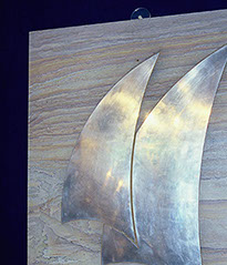 Zunino Marmi - Bas-relief in aluminium on Rainbow stone