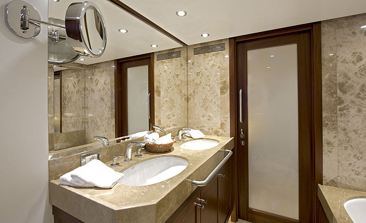 Zunino Marmi - Yachting - Eleanor Allen